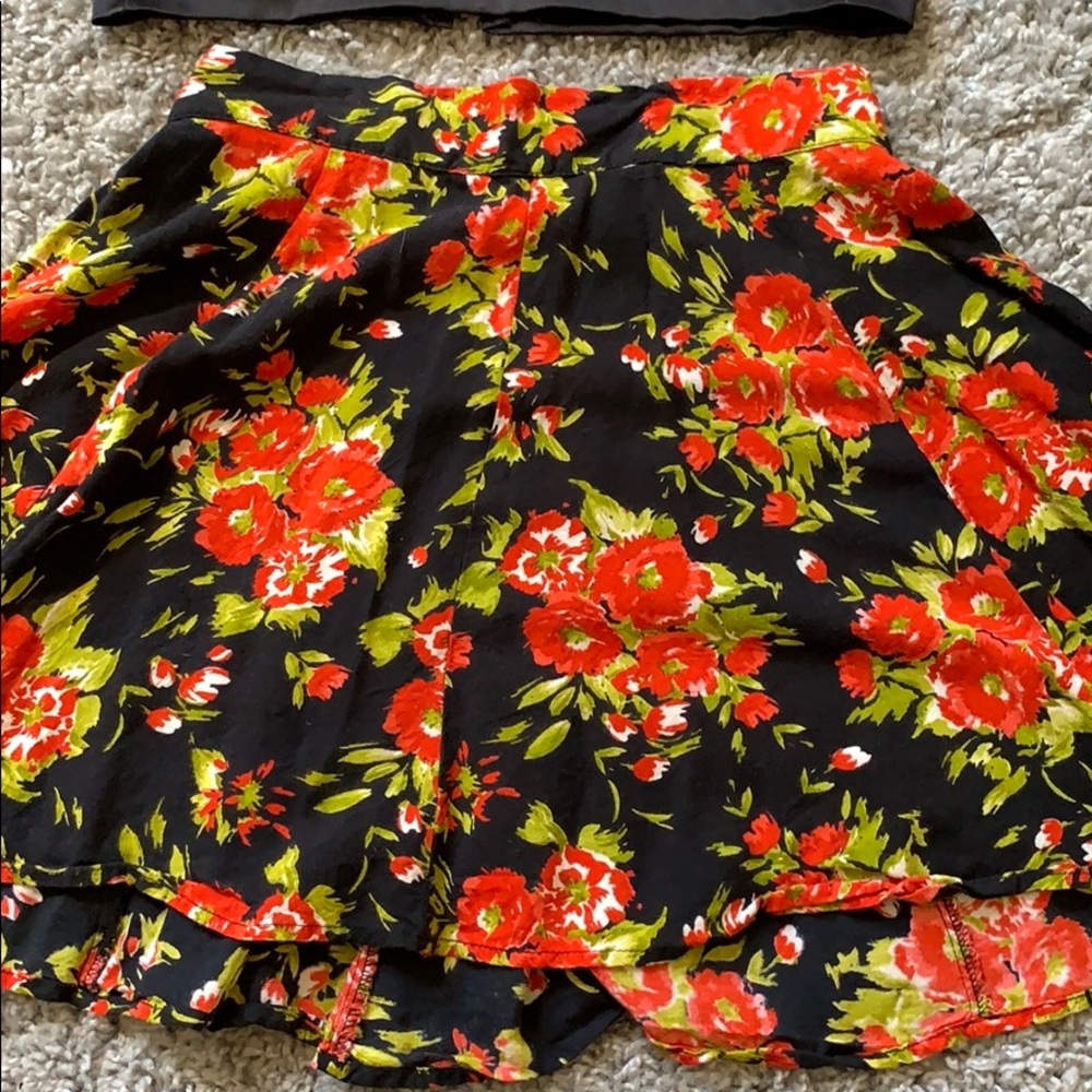 Flowered skirt 🥰 - Picture 2 of 3